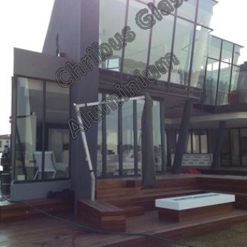 Aluminium and glass installation by Chribus