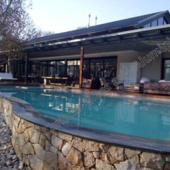 Aluminium and glass installation by Chribus