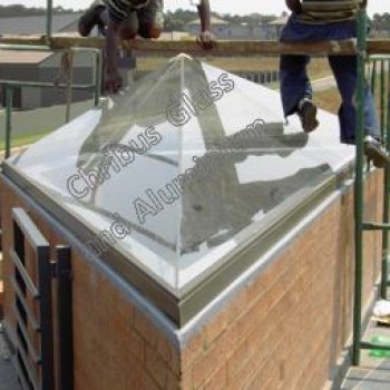 Aluminium and glass installation by Chribus