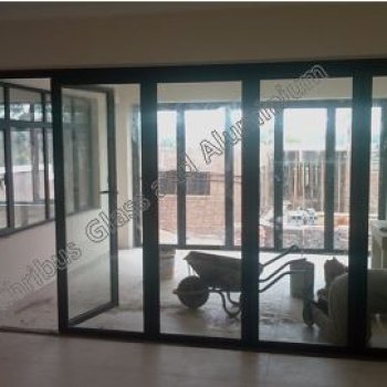 Aluminium and glass installation by Chribus