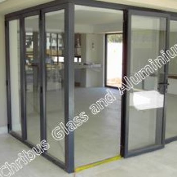 Aluminium and glass installation by Chribus