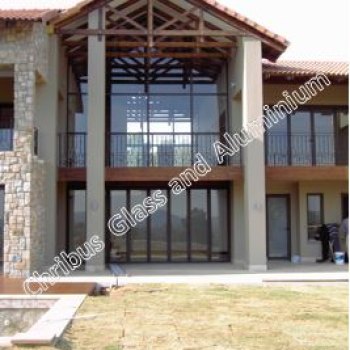 Aluminium and glass installation by Chribus