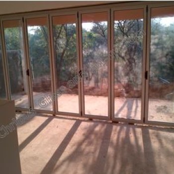 Aluminium and glass installation by Chribus
