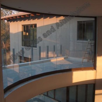 Aluminium and glass installation by Chribus