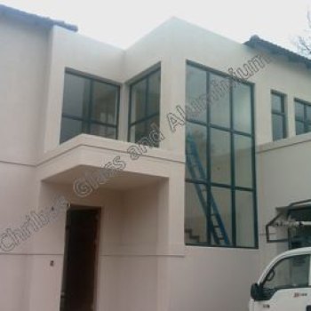 Aluminium and glass installation by Chribus