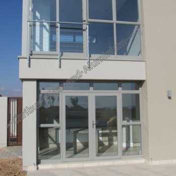 Aluminium and glass installation by Chribus