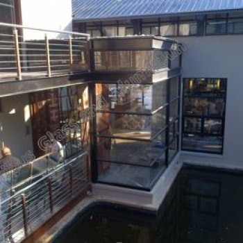 Aluminium and glass installation by Chribus